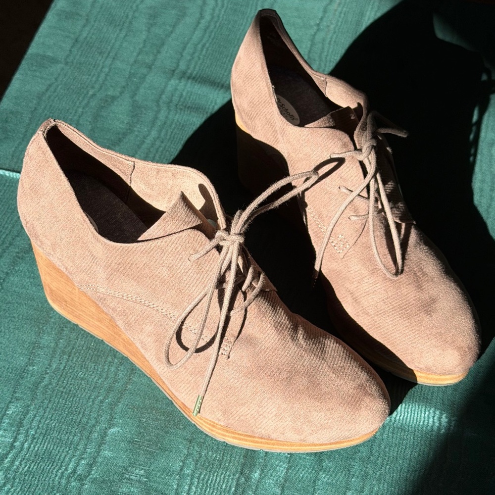 Dr. Scholl’s New Suede/Corduroy Texture Lace-up Wedgies